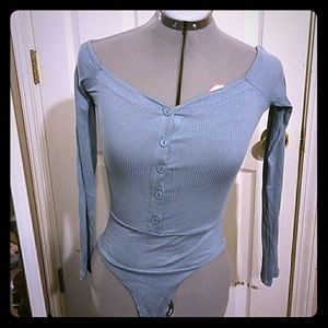Off the shoulder bodysuit (Fashion Nova)